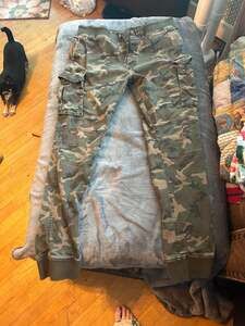 Divided men’s large cargo pants